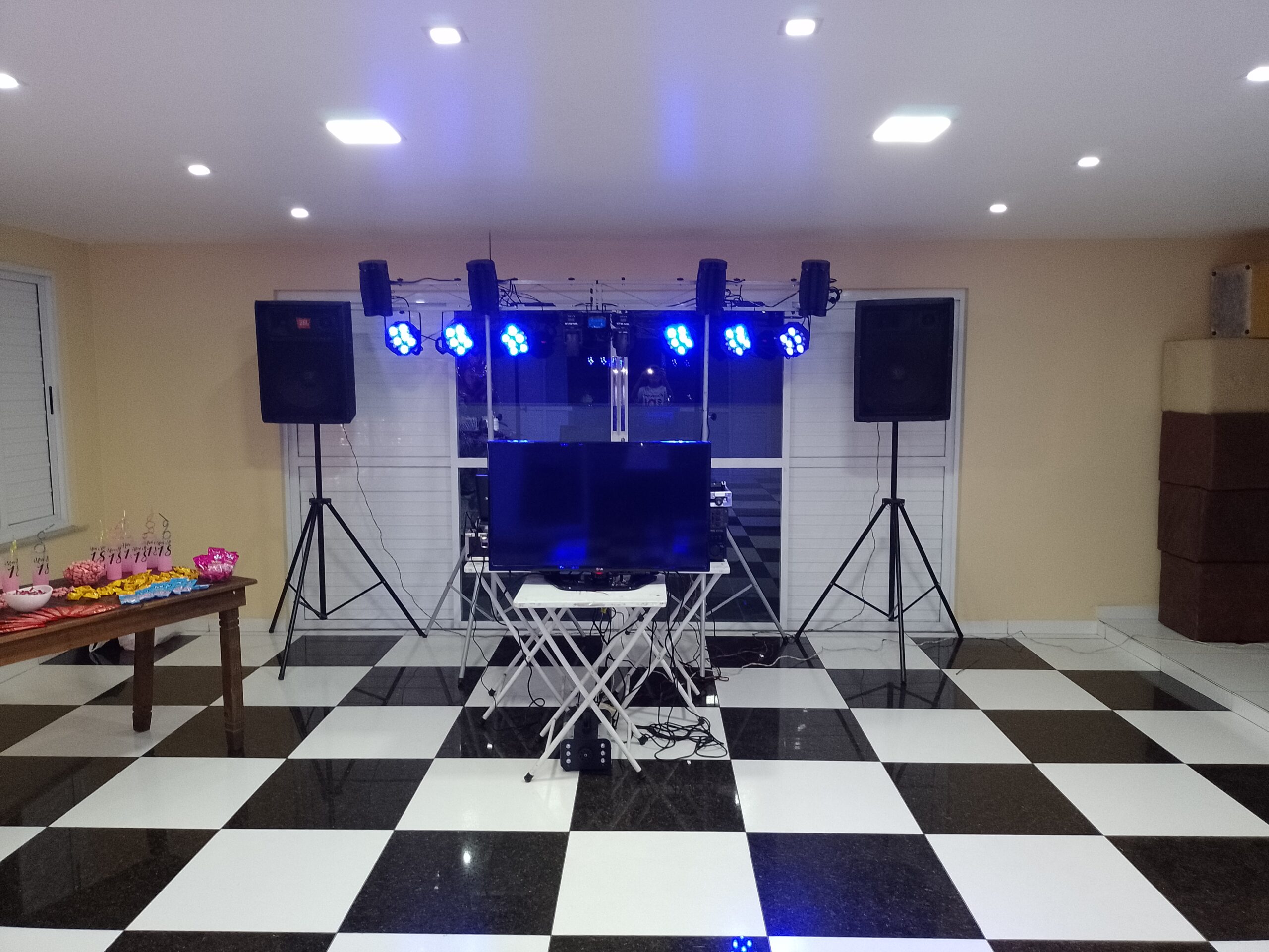 Equipamento de som e iluminação