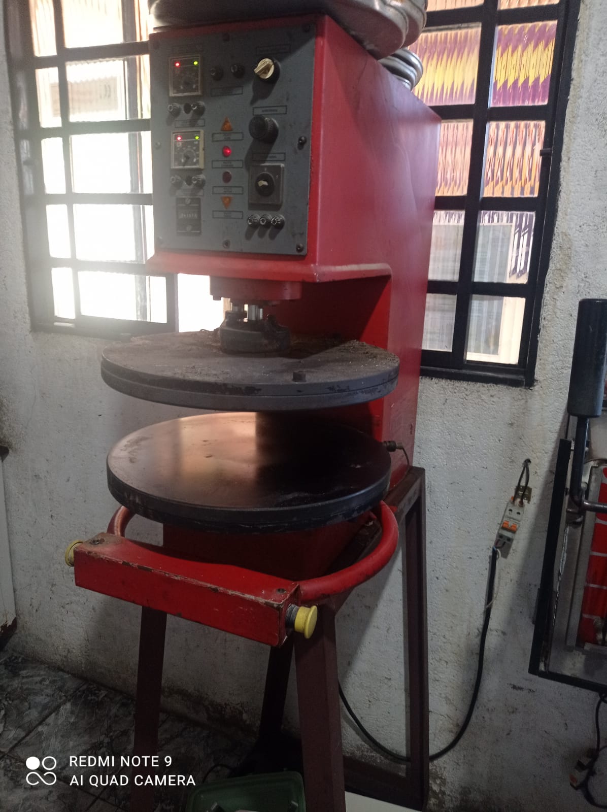 Prensa Dan presse -para massa de pizza.