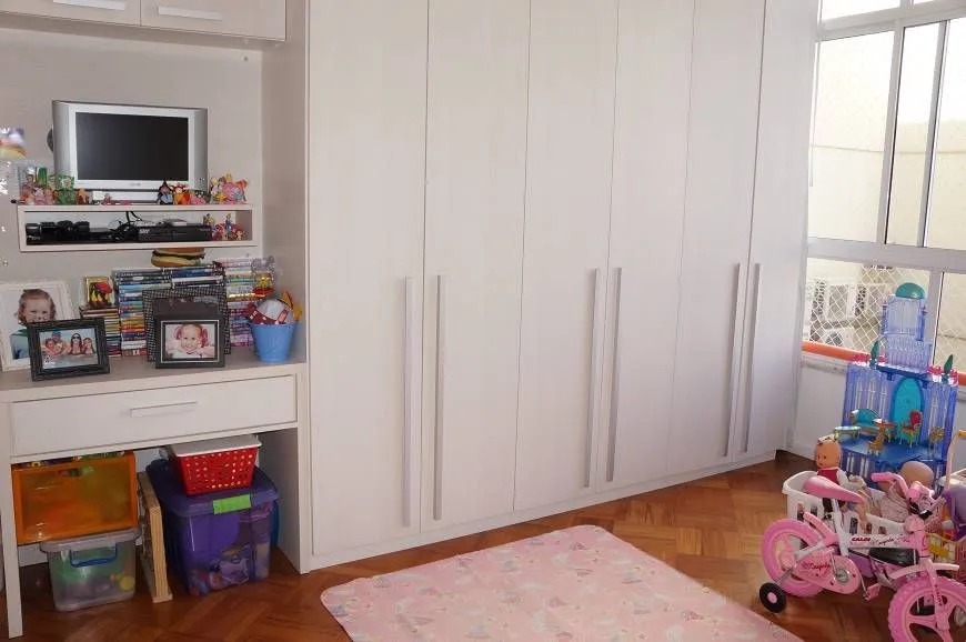 Apto 3 Quartos sendo 2 suítes Leblon