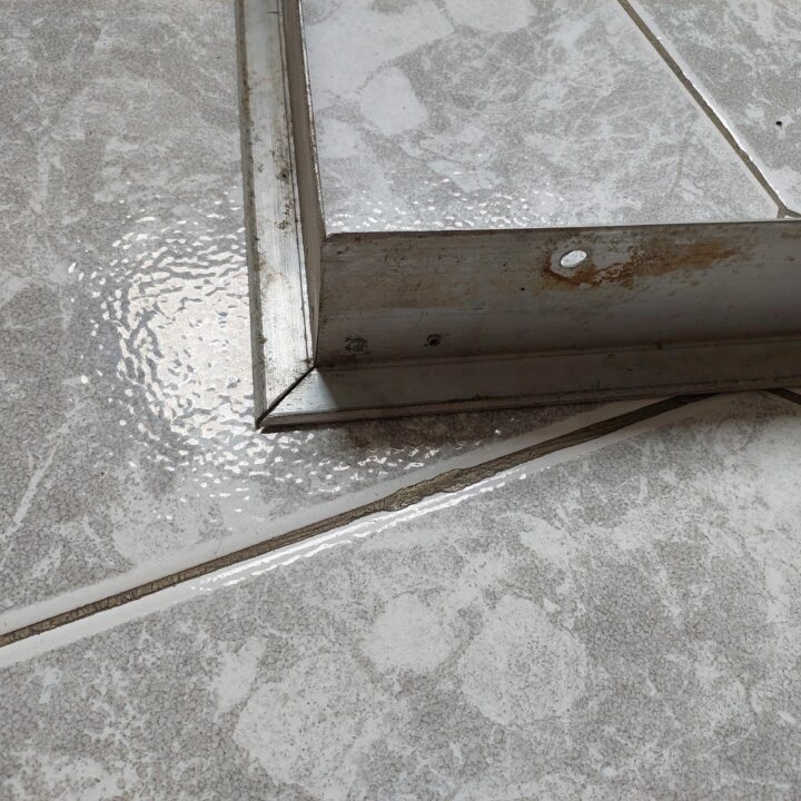 Copacabana-Vendo Moldura em alumínio