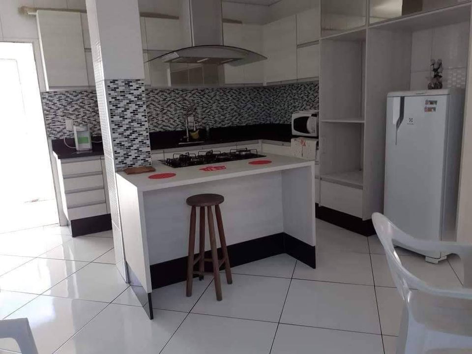 Alugo para temporada casa com piscina em Arraial do Cabo