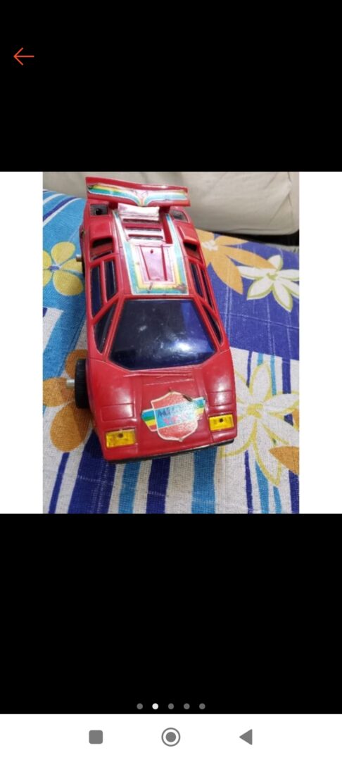Carro antigo de brinquedo