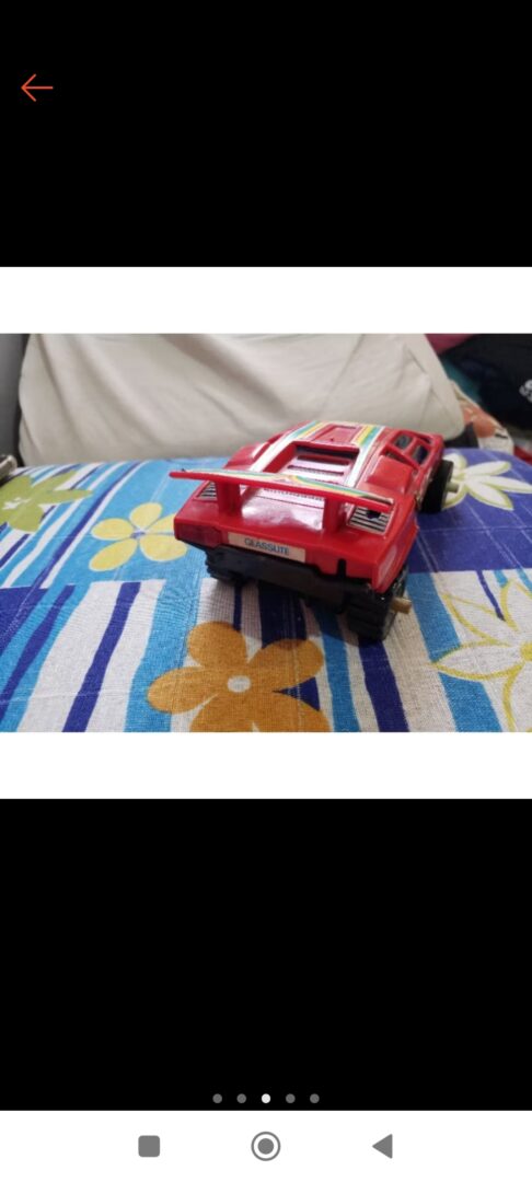 Carro antigo de brinquedo