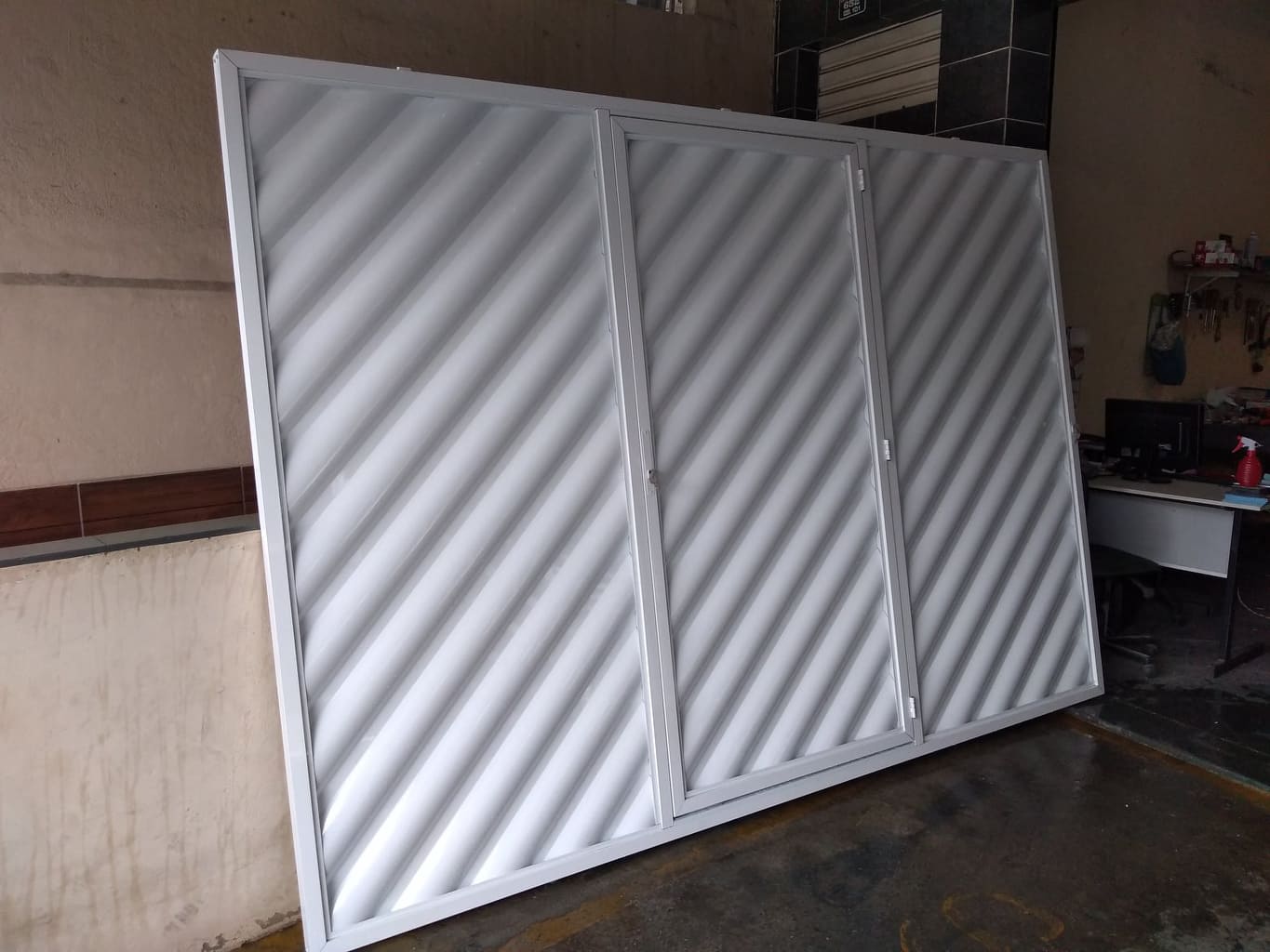 Portões de Garagem BÚZIOS, aluminio.