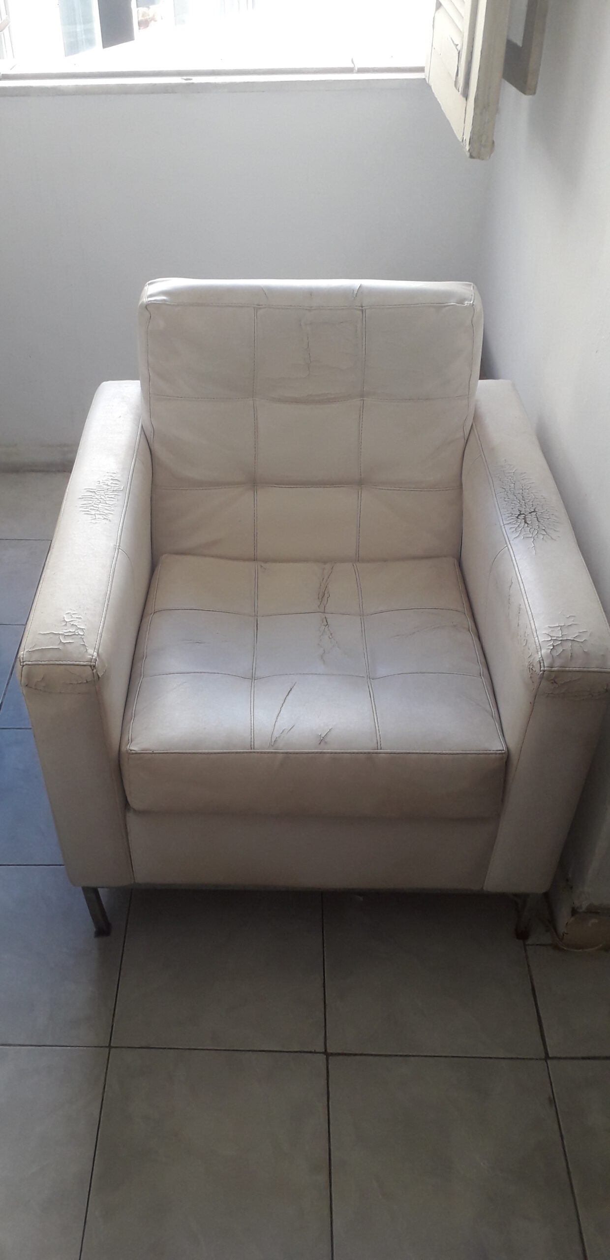 Poltrona Branca de Couro