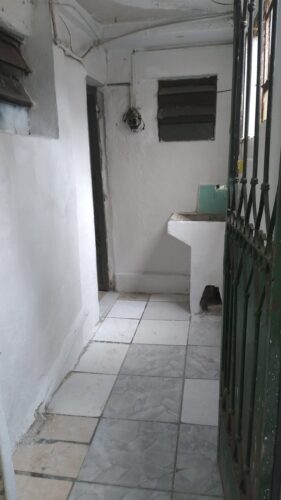 Kitnet há entre Madureira Shopping e par