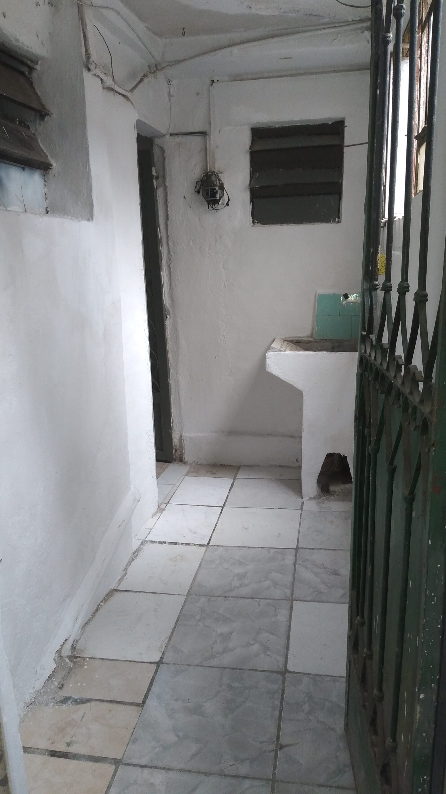 Kitnet há entre Madureira Shopping e par