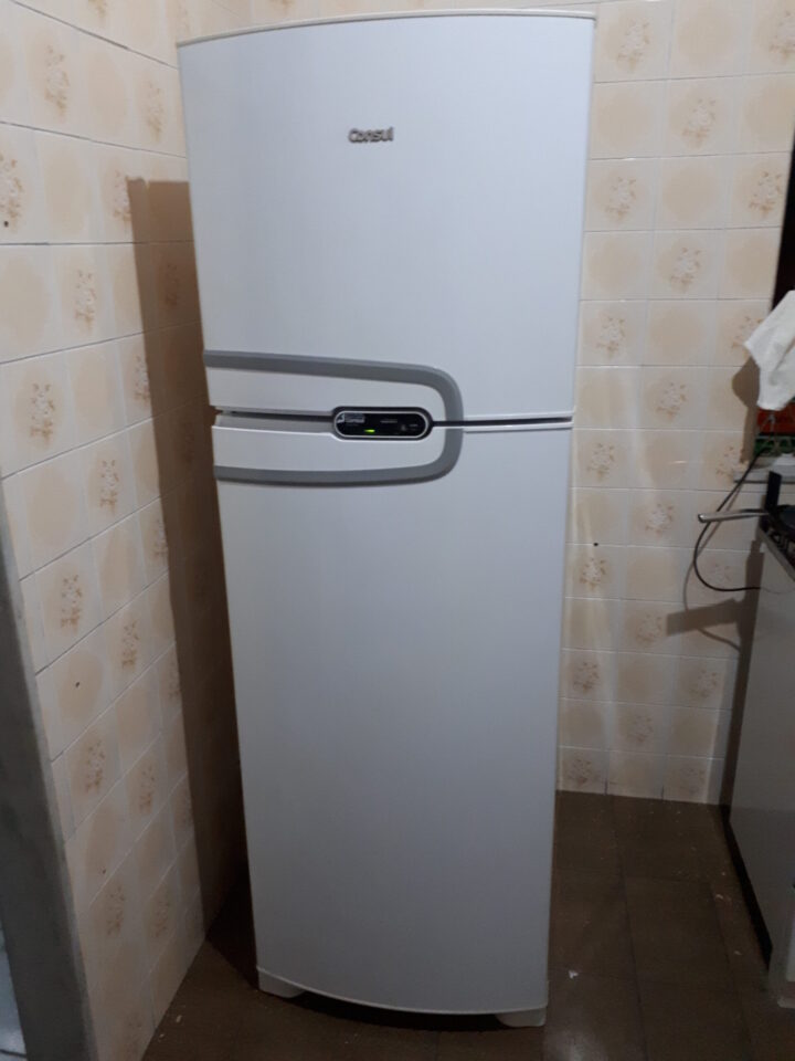 GELADEIRA FOSFREE CONSUL MUITO NOVA