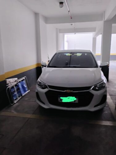 Vendo Onix Plus e Tv