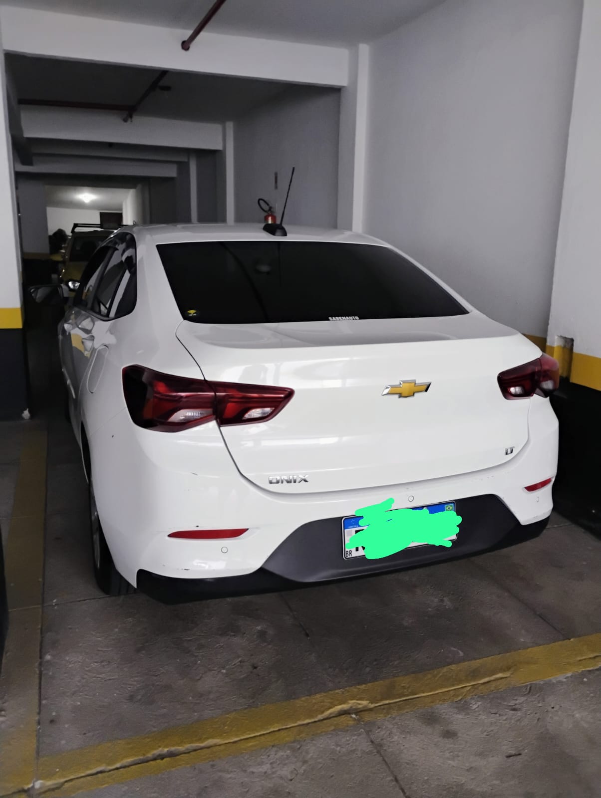 Vendo Onix Plus e Tv