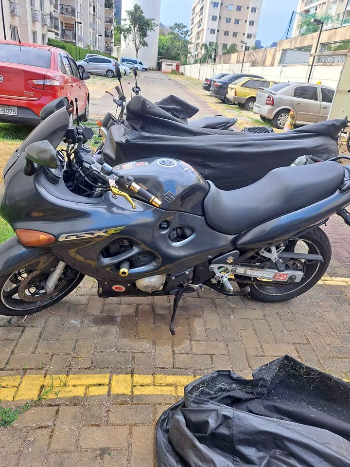 Moto Suzuki