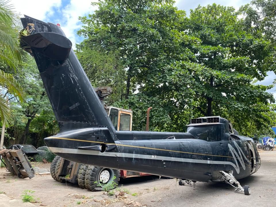 Carcaça de Helicóptero Sikorsky S-76