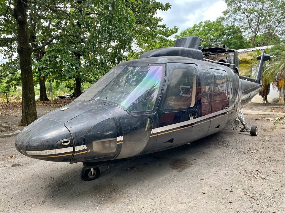 Carcaça de Helicóptero Sikorsky S-76