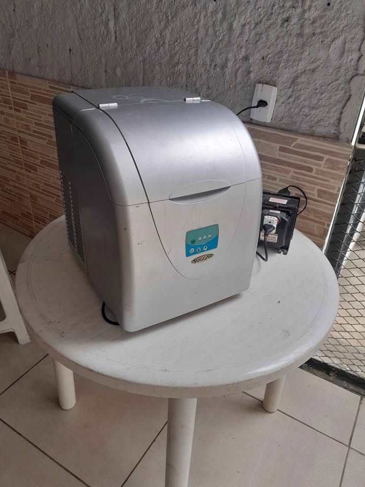 Vendo máquina de fazer gelo