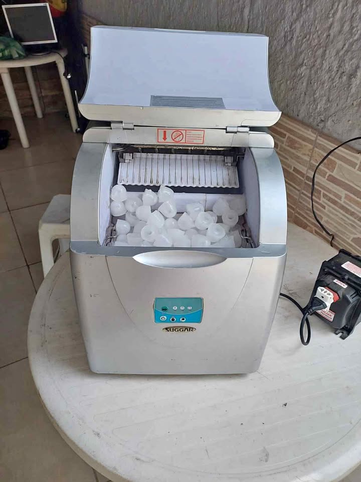 Vendo máquina de fazer gelo