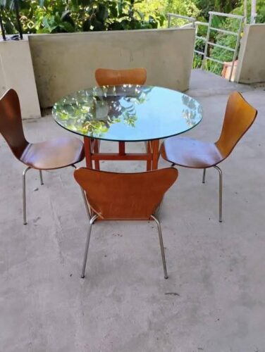 Vendo mesa c/ 4 cadeiras