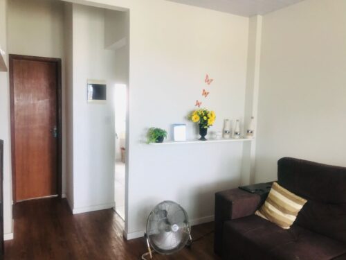 Vende-se um apartamento na Rua Saint Roman
