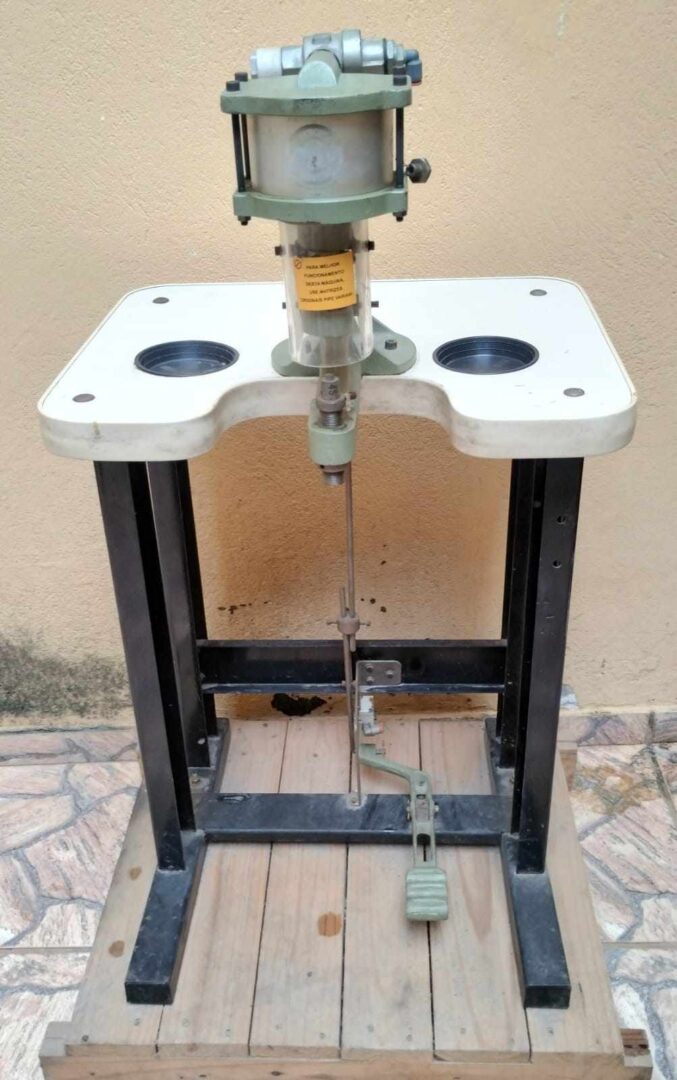Máquina de ilhoses