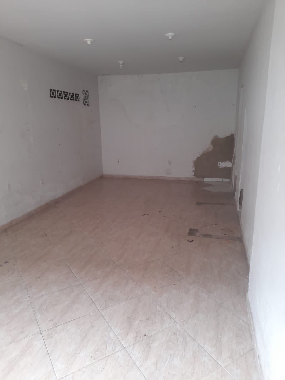 Alugo em Guarapari loja frente de rua