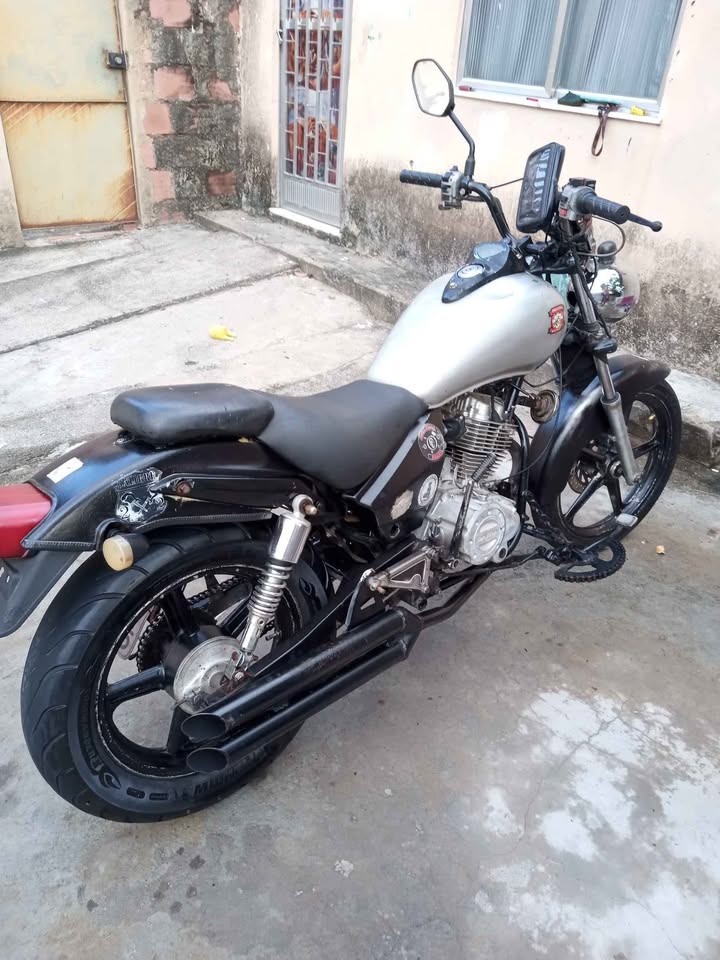 Dafra Kansas 150