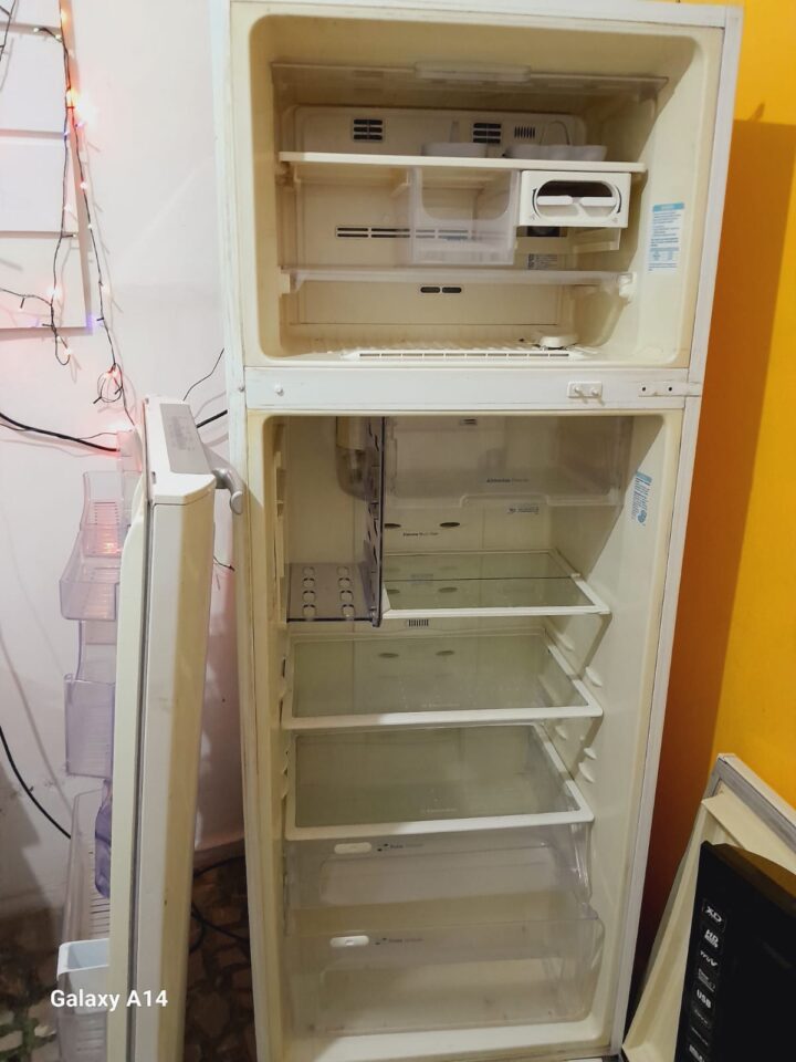 Vendo geladeira Frost Free
