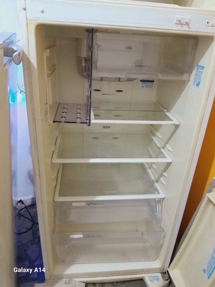 Vendo geladeira Frost Free