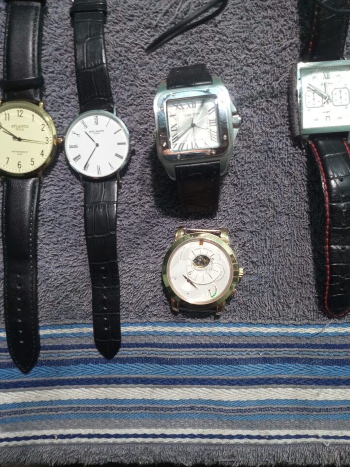 Vendo lote de relógios todos ótimos.