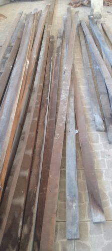 Vendo estrutura com as telhas para telhado