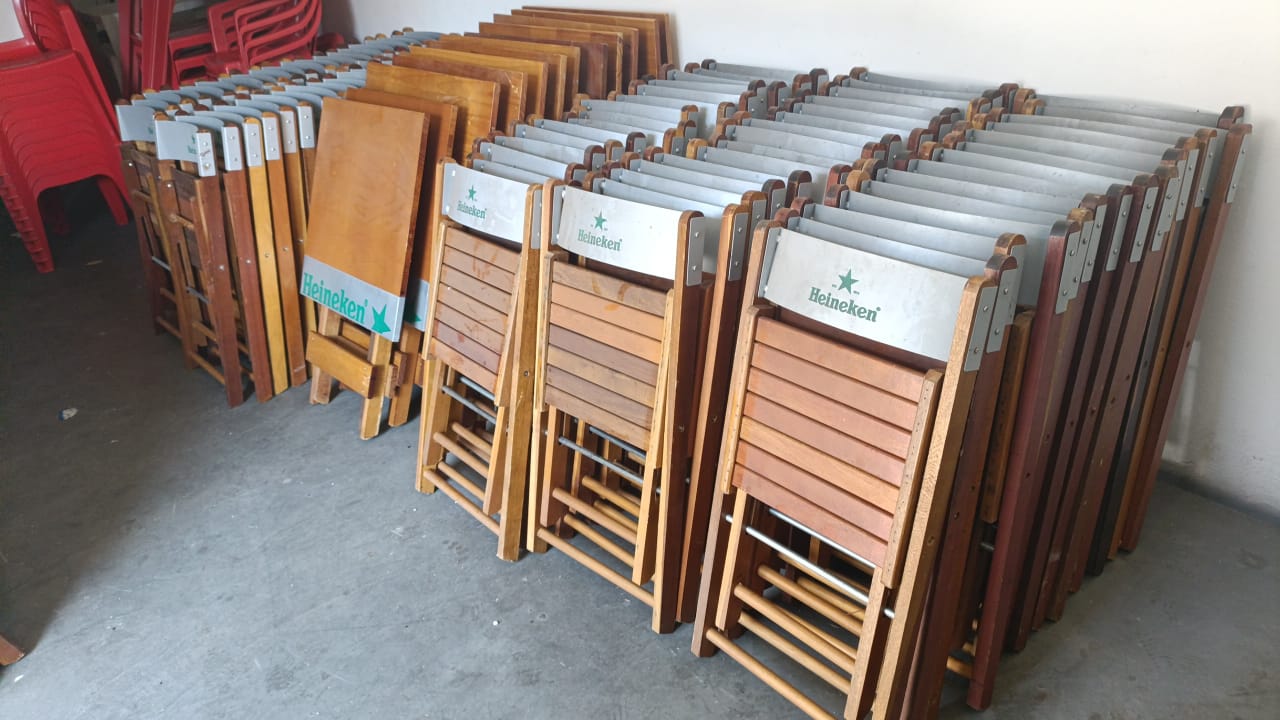 Vendo conjuntos de mesas de madeira