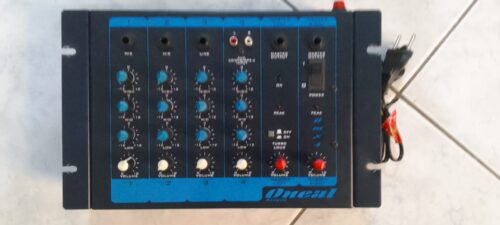 Vendo kit completo com equipamentos de som, luz e efeitos especiais, tudo funcionando.