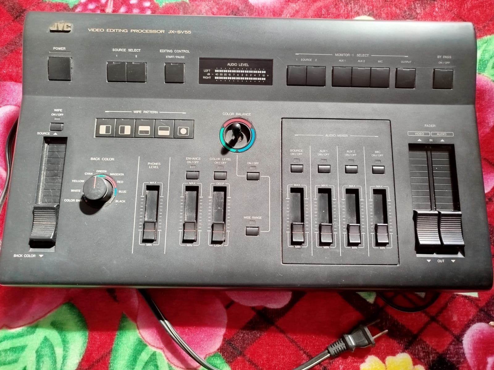 Vendo mesa de edição de vídeo JVC JX-SV5