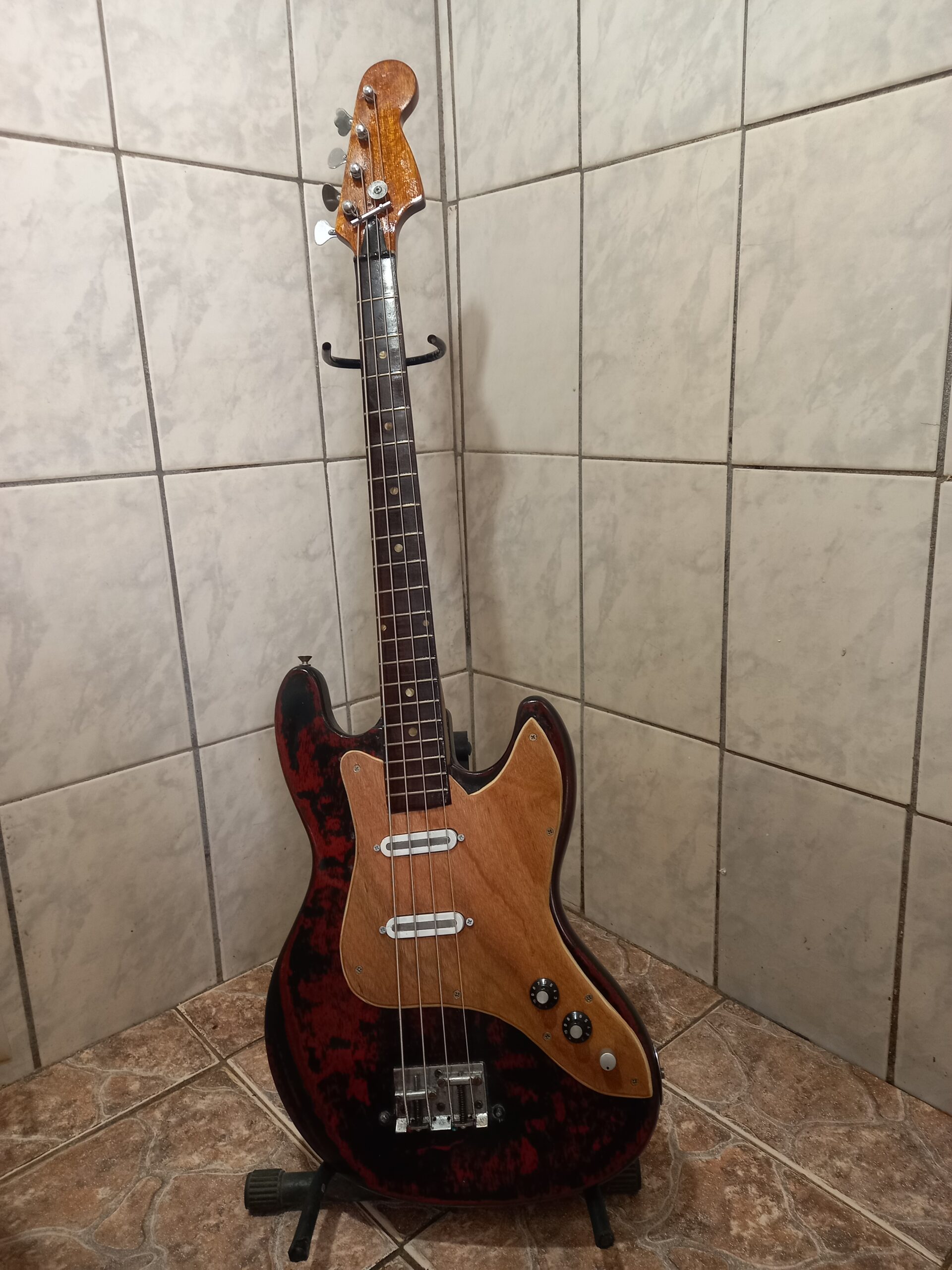 Baixo Giannini Escala Curta ano 70