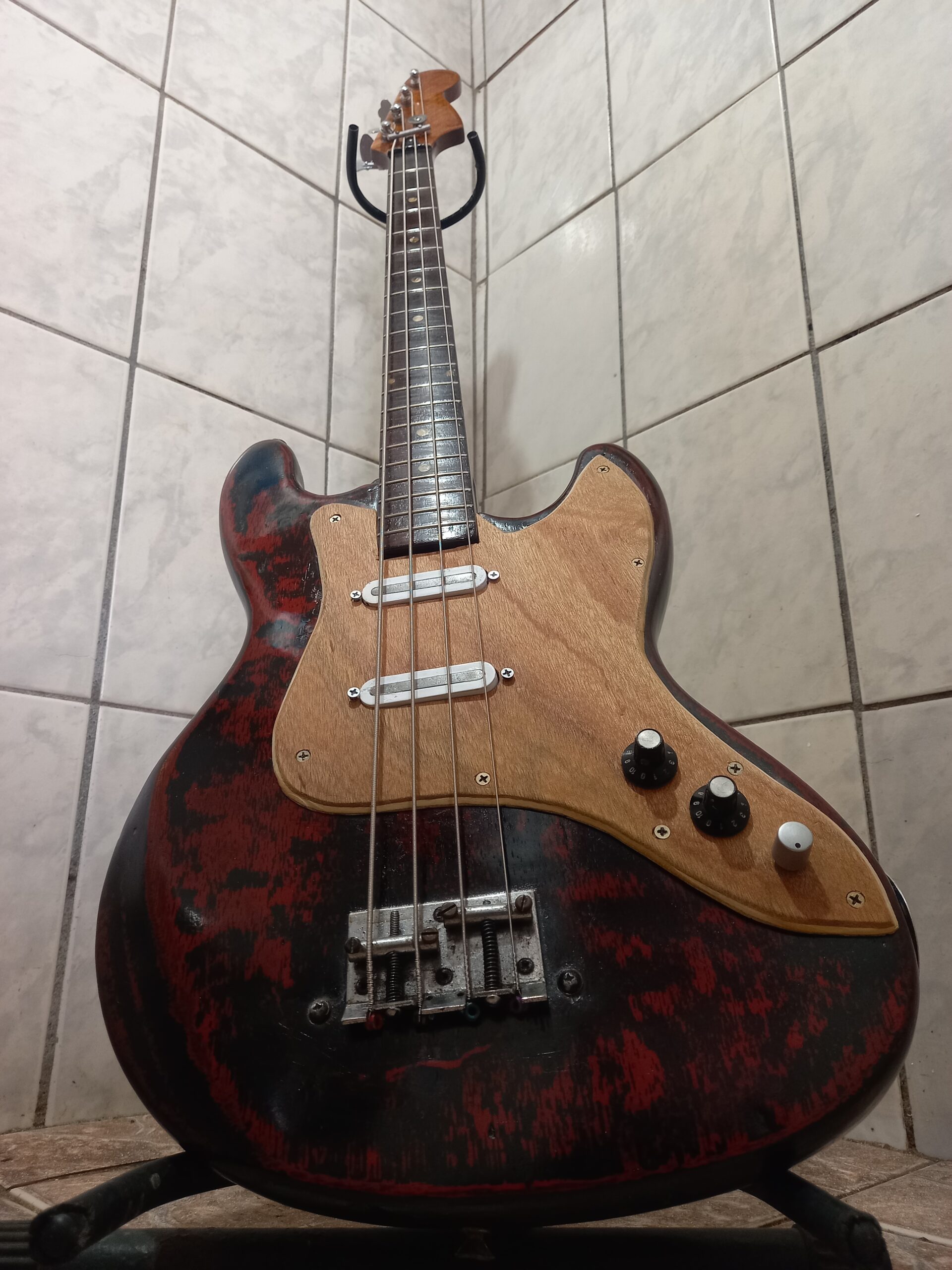 Baixo Giannini Escala Curta ano 70