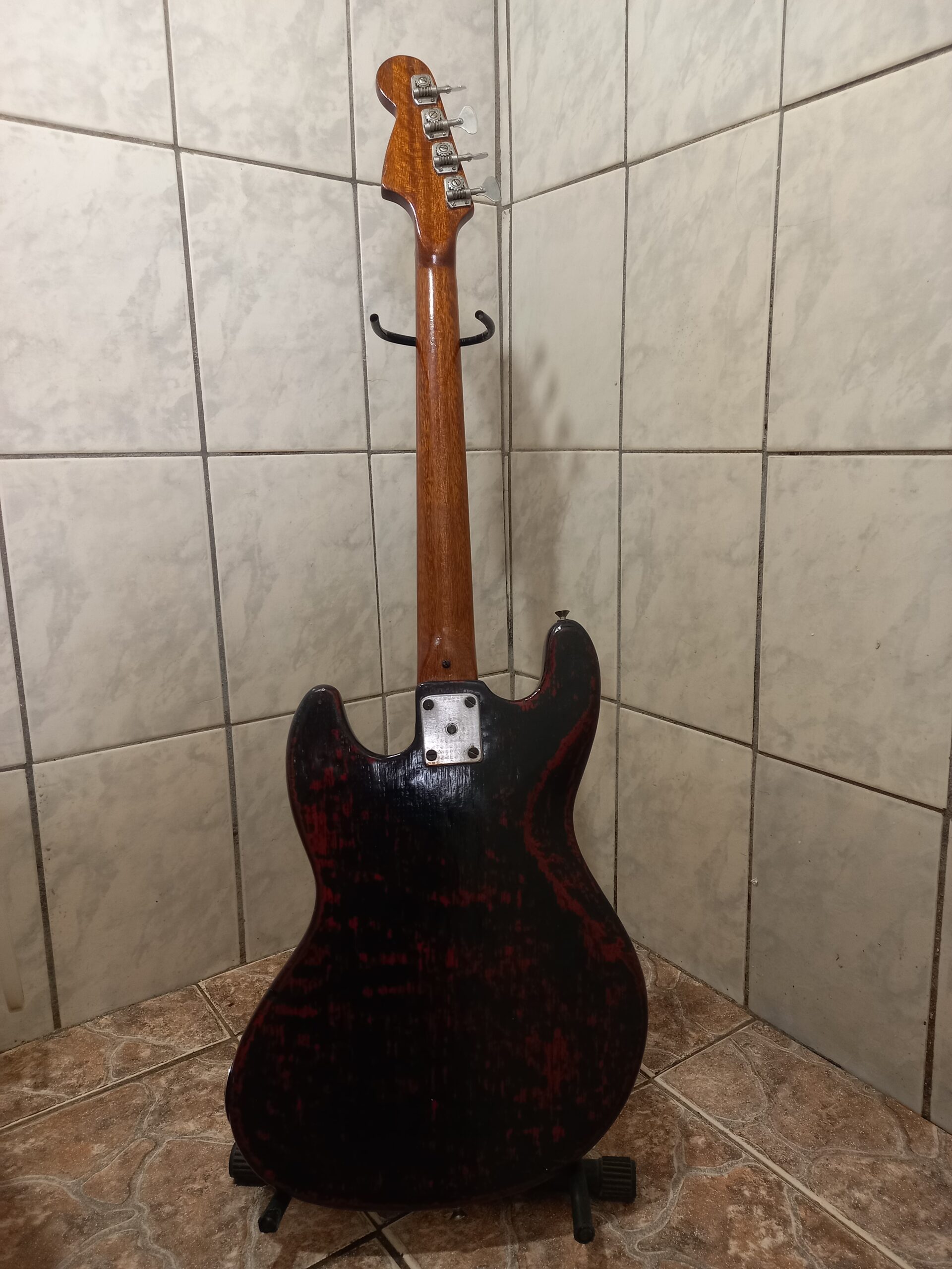 Baixo Giannini Escala Curta ano 70