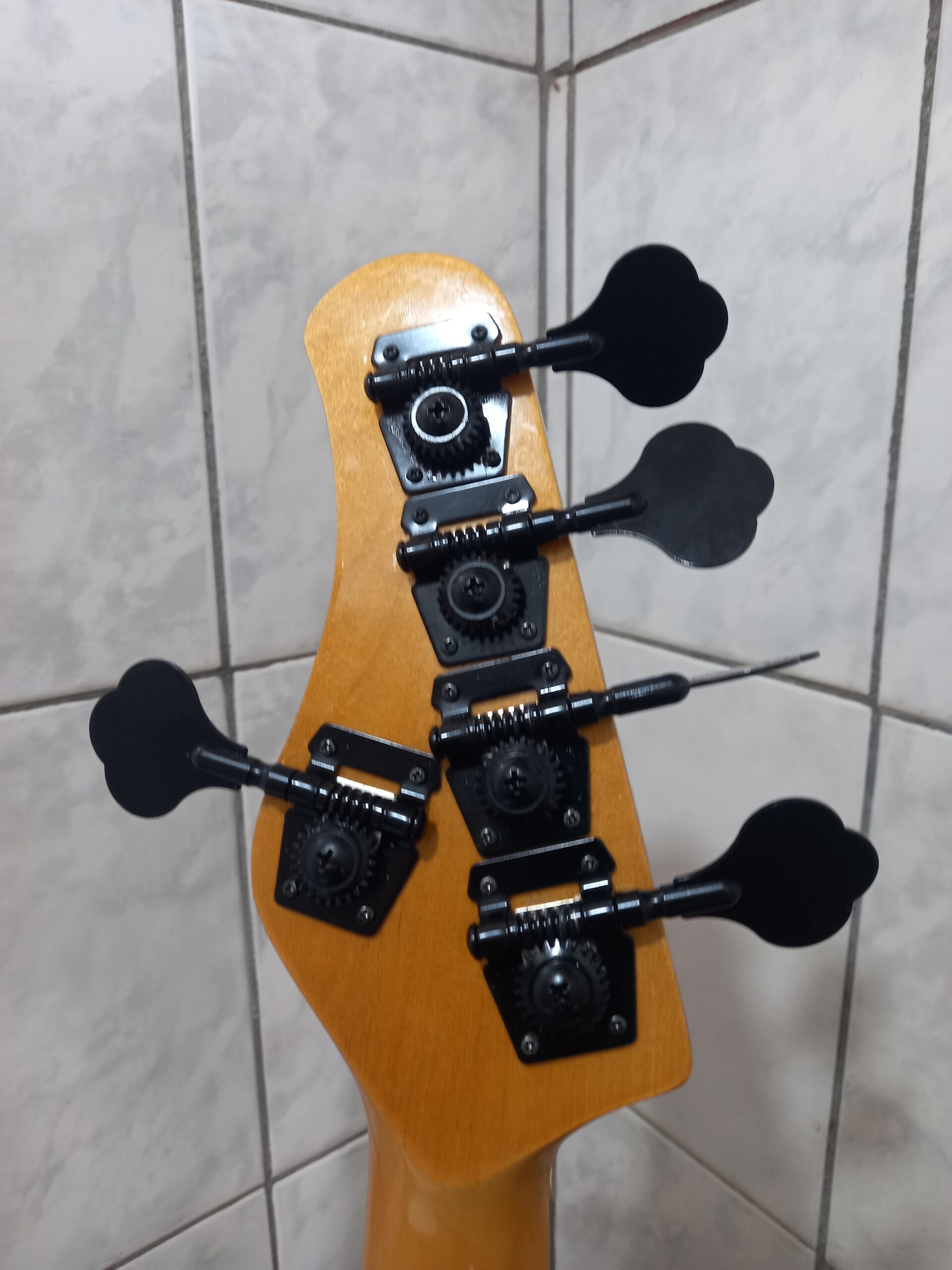 Baixo Tagima Tw73 5c