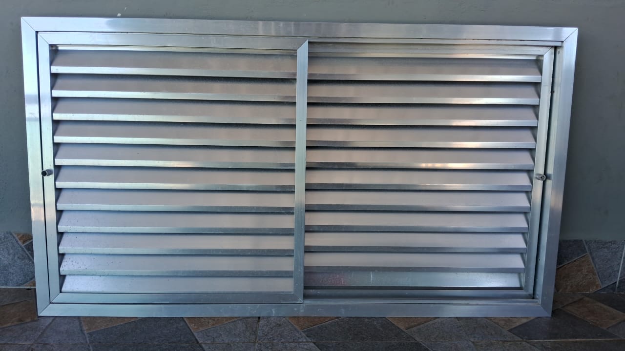 Vende-se armário de pia