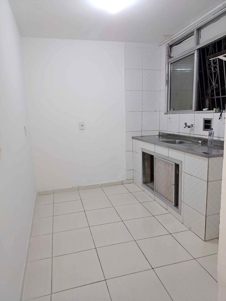 Vendo quarto e sala em Copoacabana