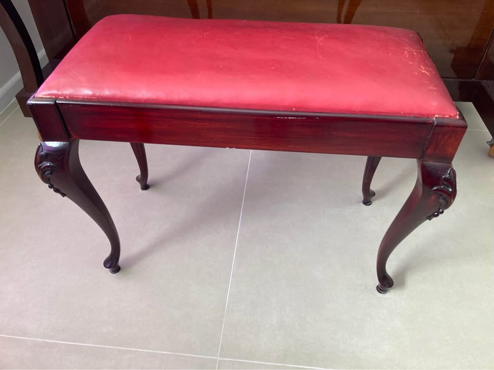 Lindo banco para piano