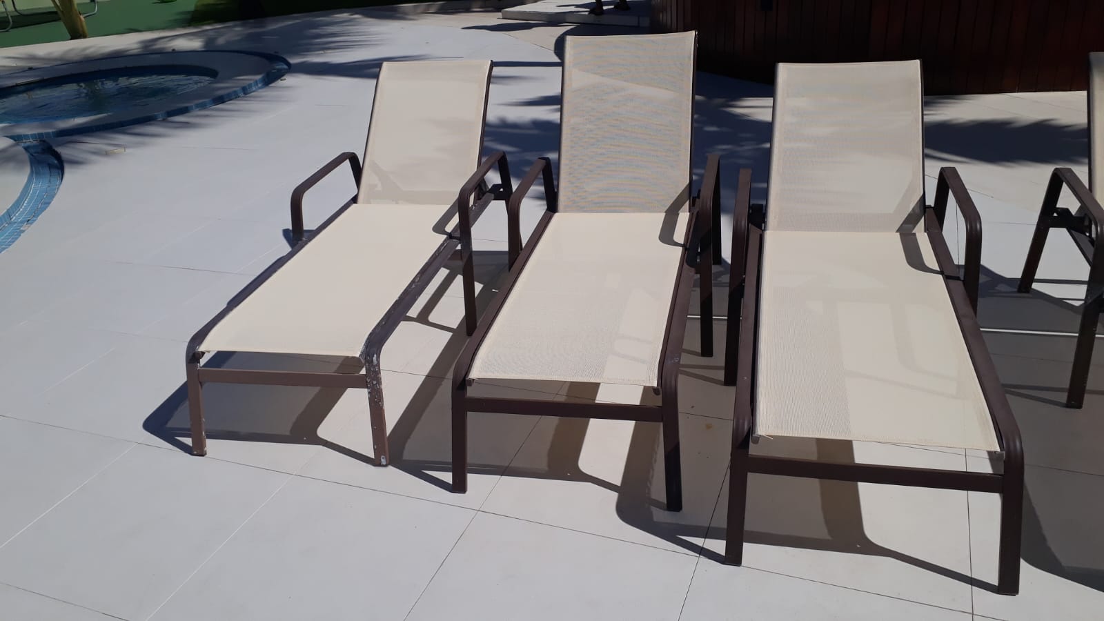 Troca de telas sling em cadeiras de piscina