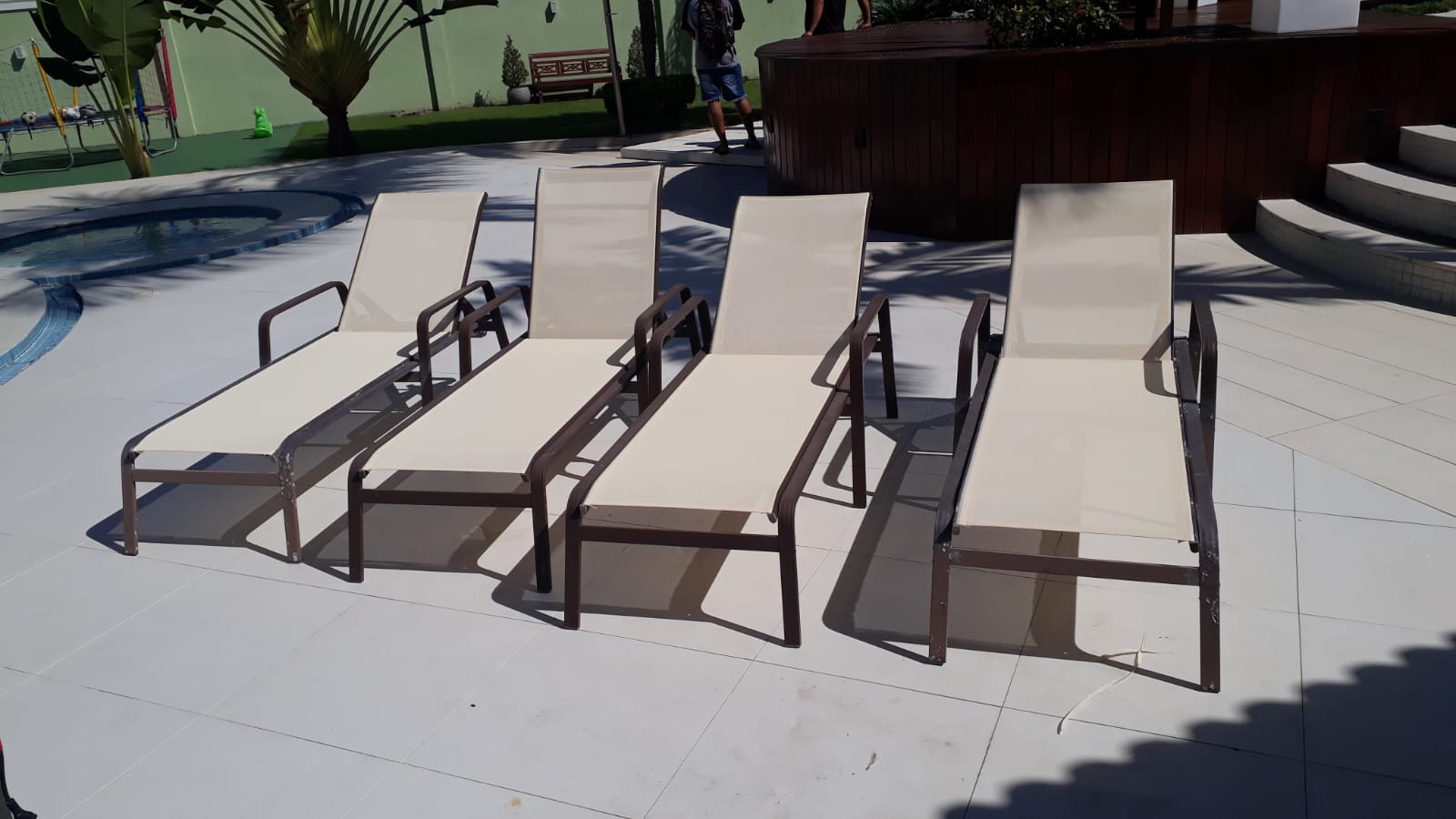 Troca de telas sling em cadeiras de piscina