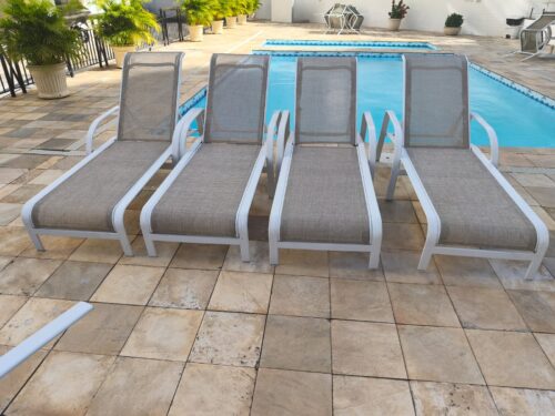 Troca de telas sling em cadeiras de piscina