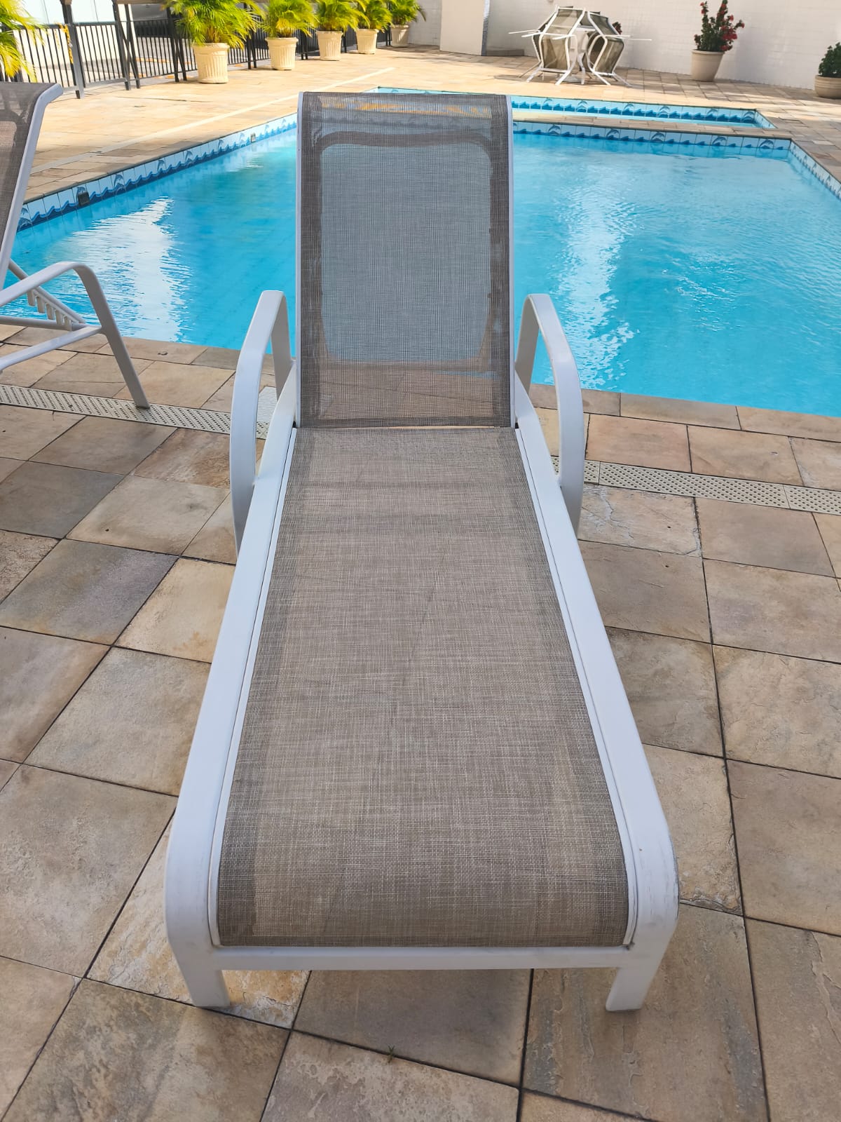 Troca de telas sling em cadeiras de piscina