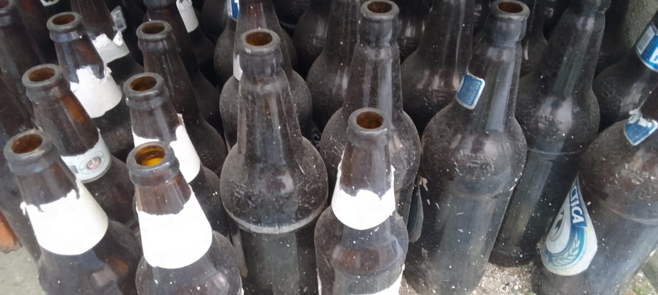 Tenho para vender garrafas de cerveja