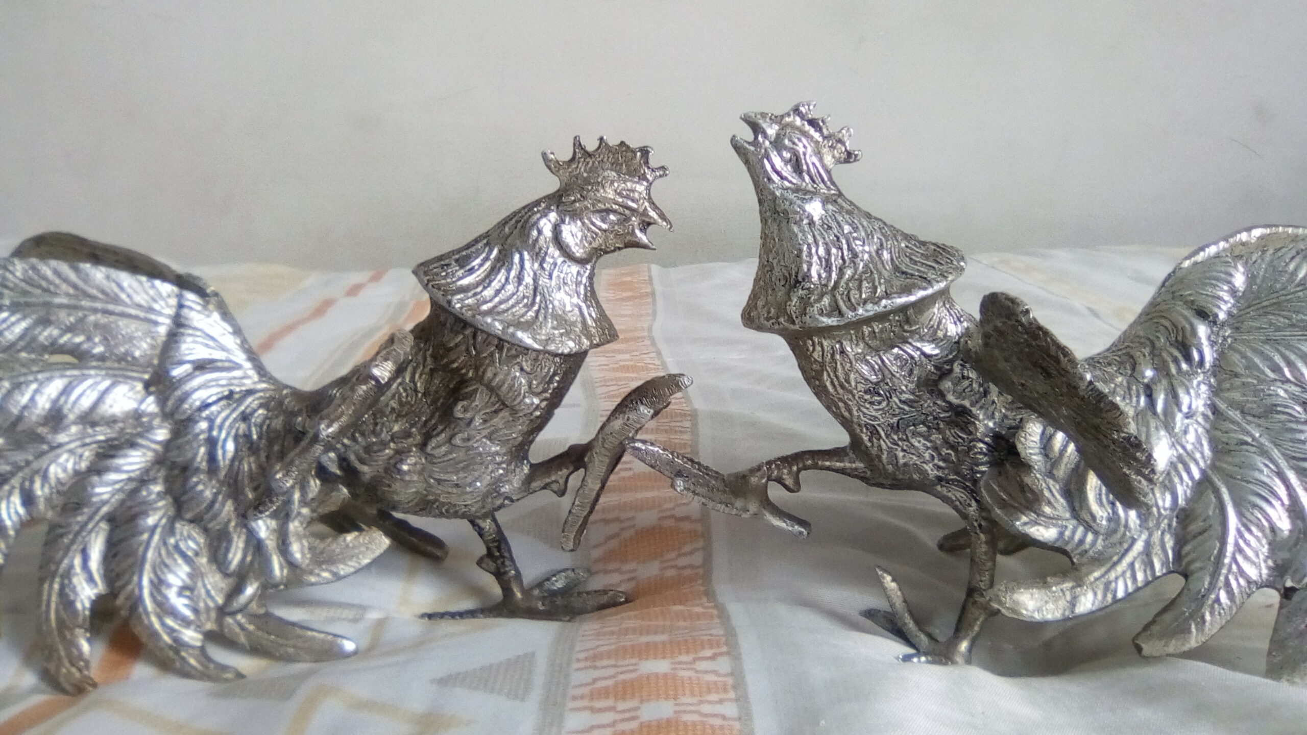 Par de Galinhos de prata antigos.