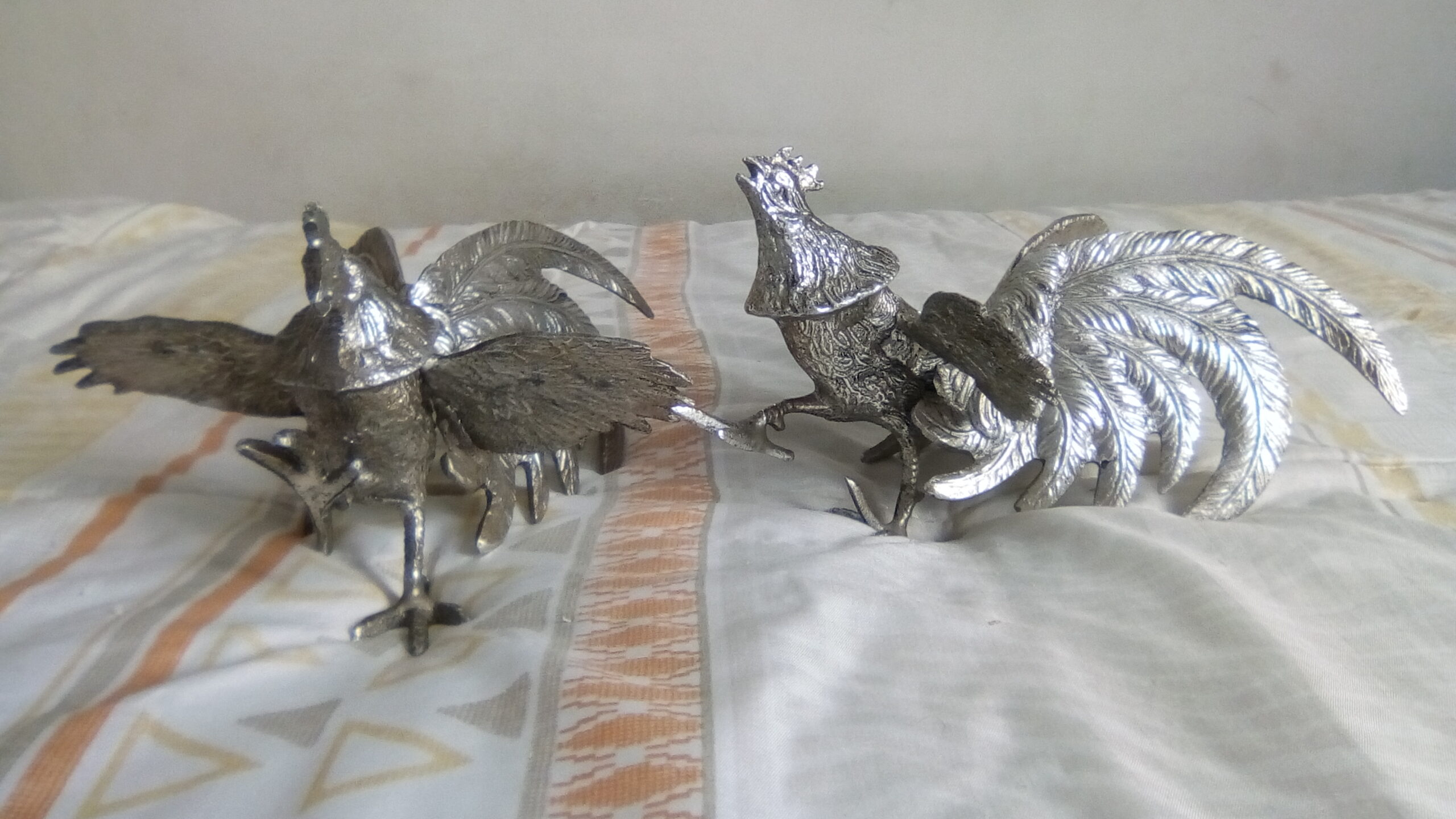 Par de Galinhos de prata antigos.