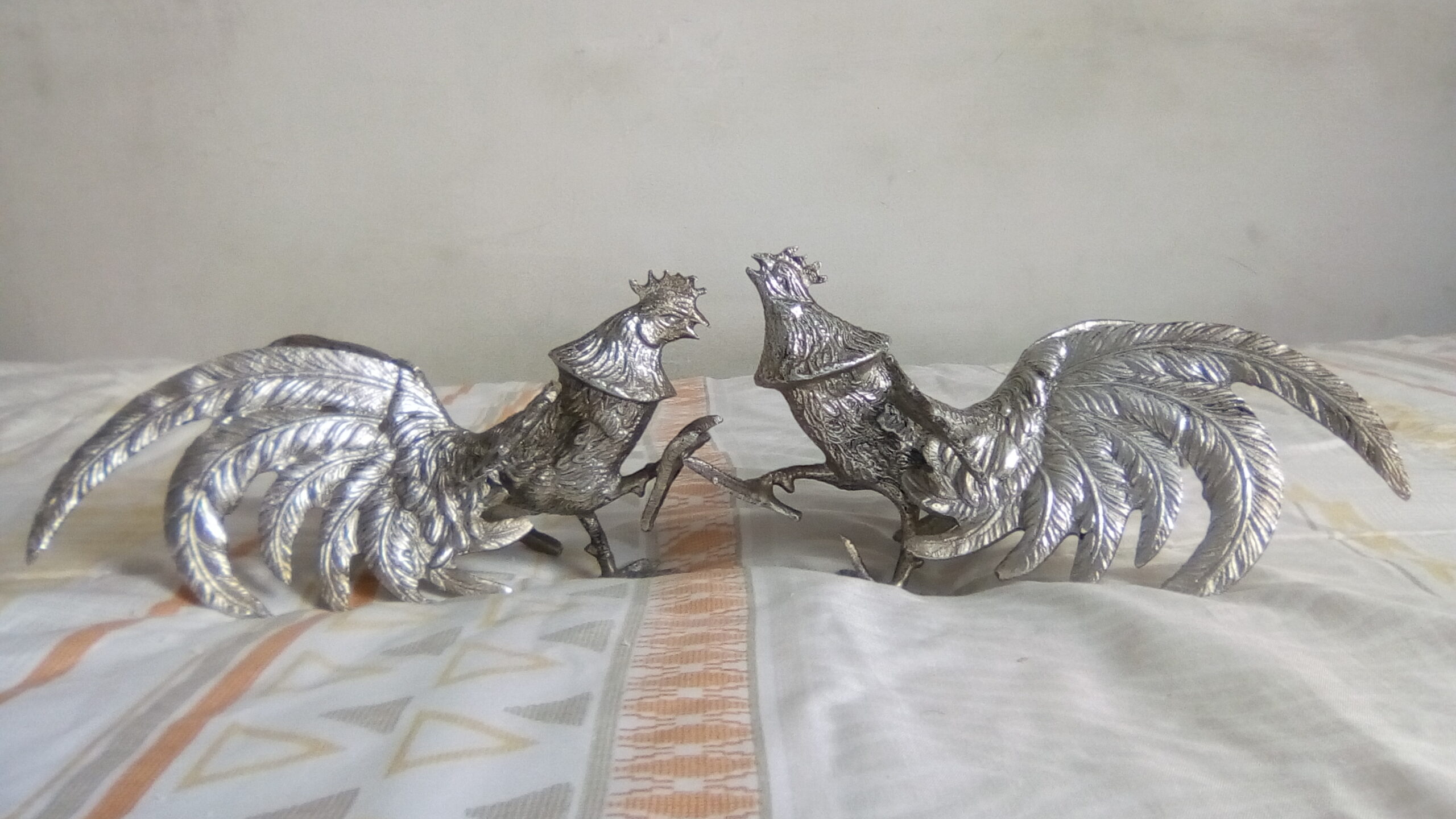 Par de Galinhos de prata antigos.