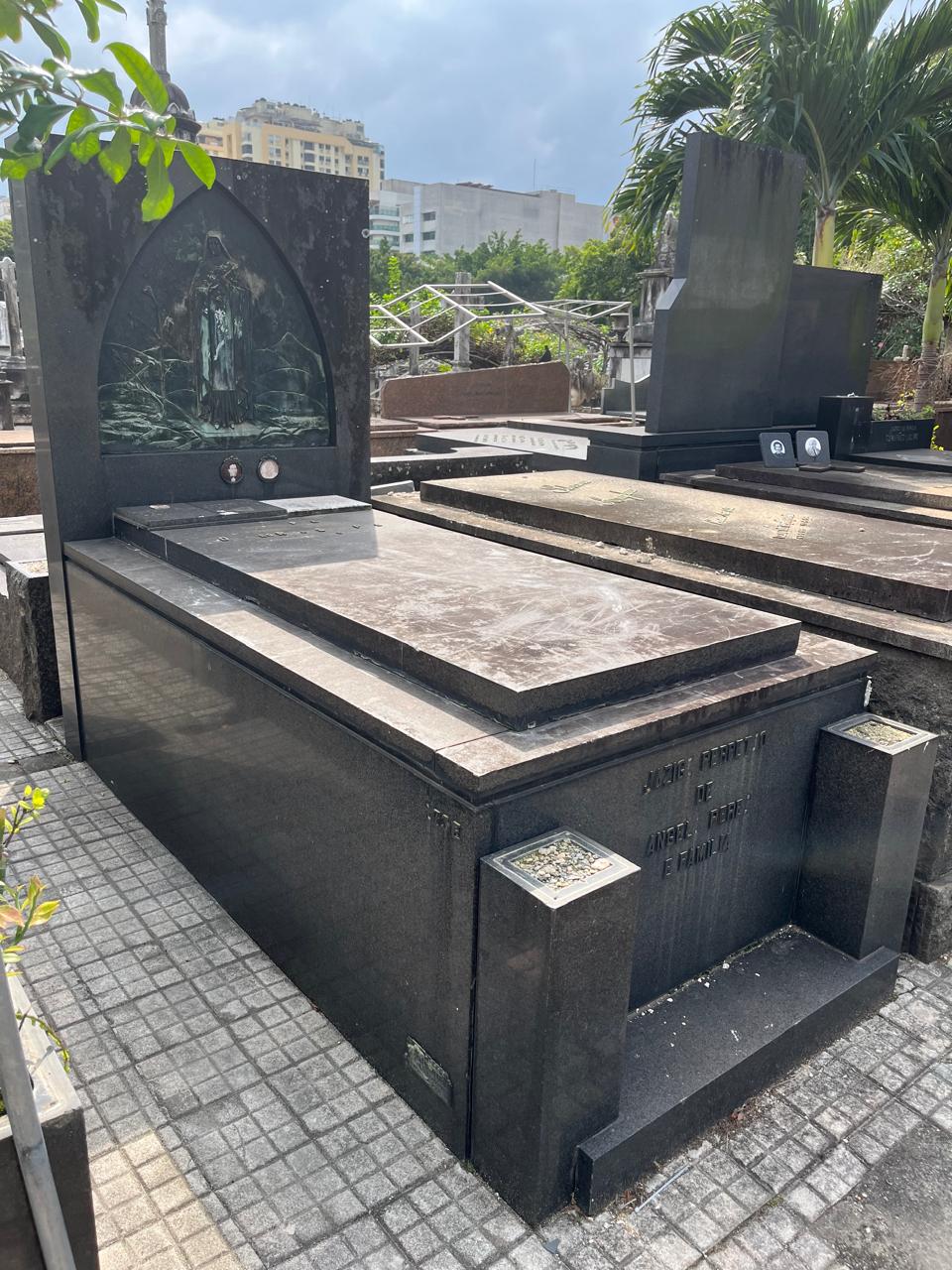 Vendo jazigo perpétuo São João Batista