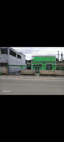 Vendo terreno centro de japeri com 4 cas