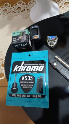 Vendo violão pouco usada