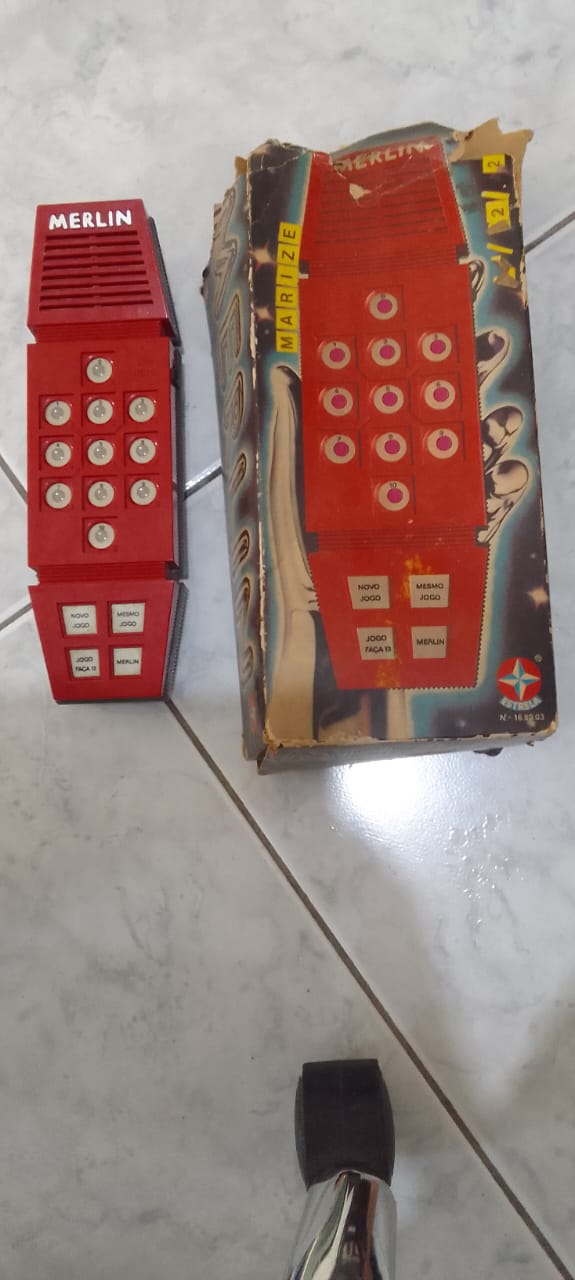 Jogo eletrônico Merlin vintage clássico dos anos 80